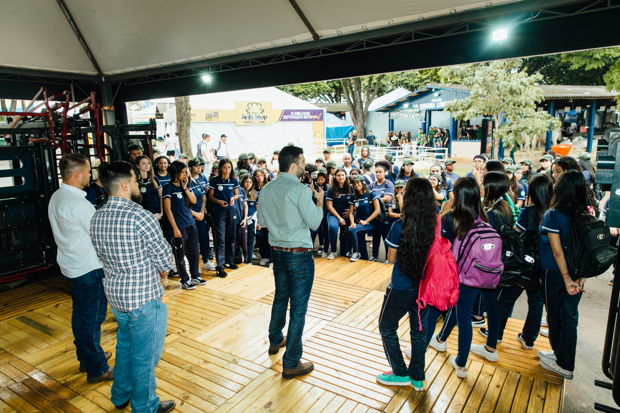 “Vivenciando na Prática” leva mil alunos da rede pública para visitas guiadas na ExpoLondrina com foco no conhecimento